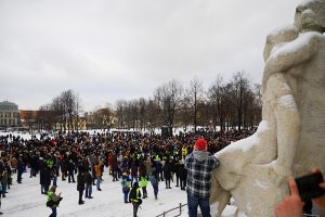 Сторонники Навального приостановили протестные акции до весны. Одни говорят о «слитом протесте», другие согласны, что с митингами «нельзя частить»